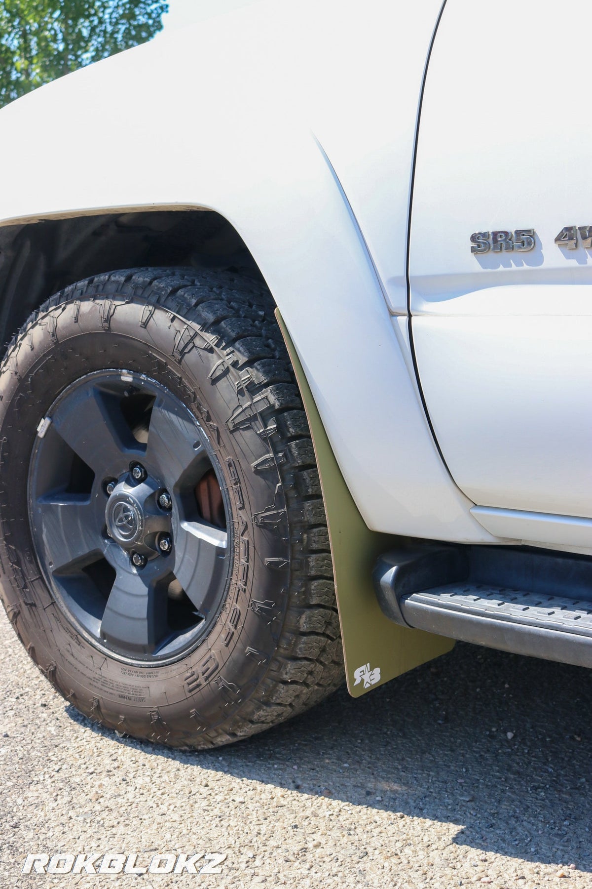 2005 4Runner SR5 Featuring Rokblokz Mud Flaps in Olive W/ White Logo