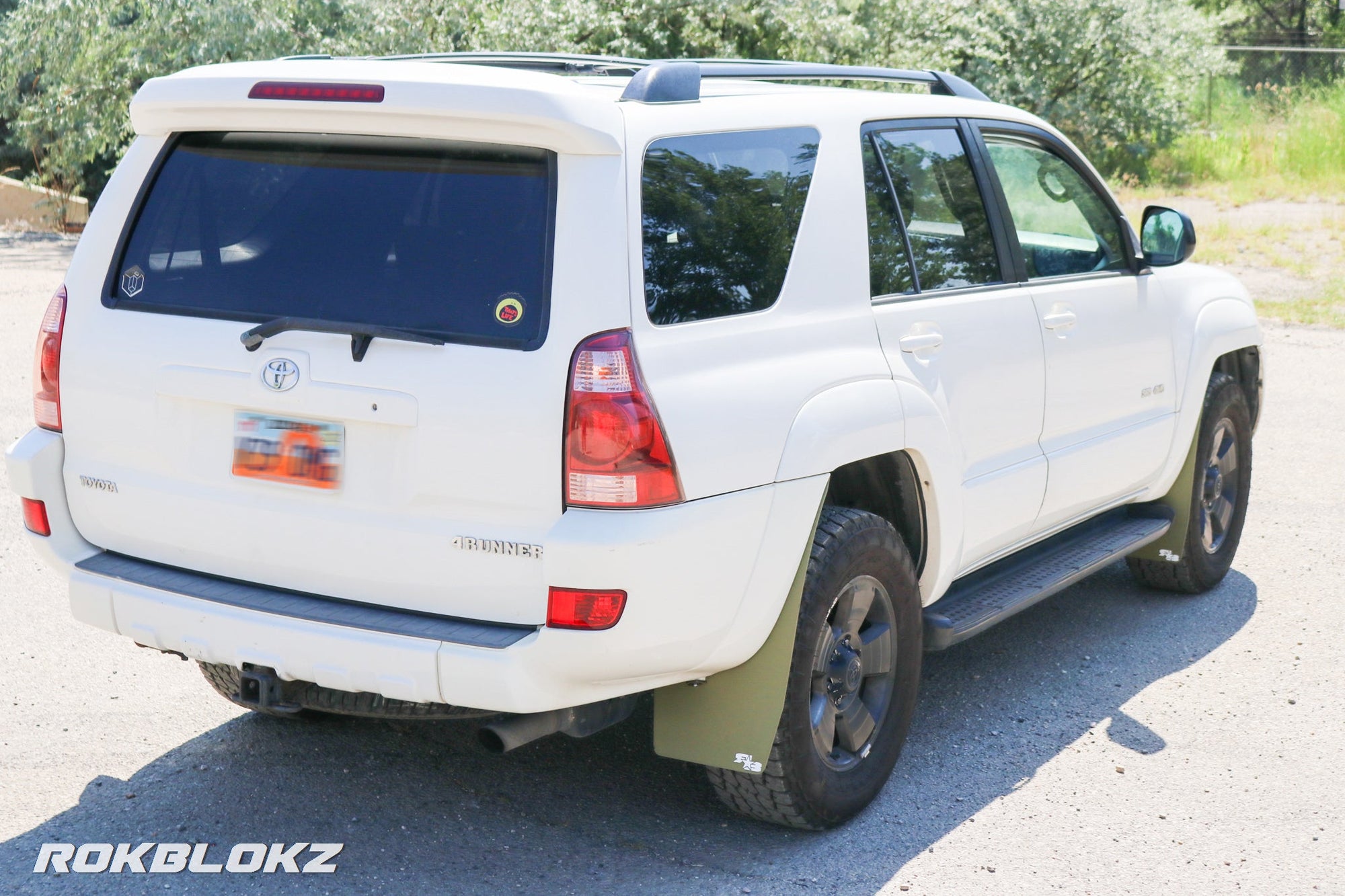 2005 4Runner SR5 Featuring Rokblokz Mud Flaps in Olive W/ White Logo