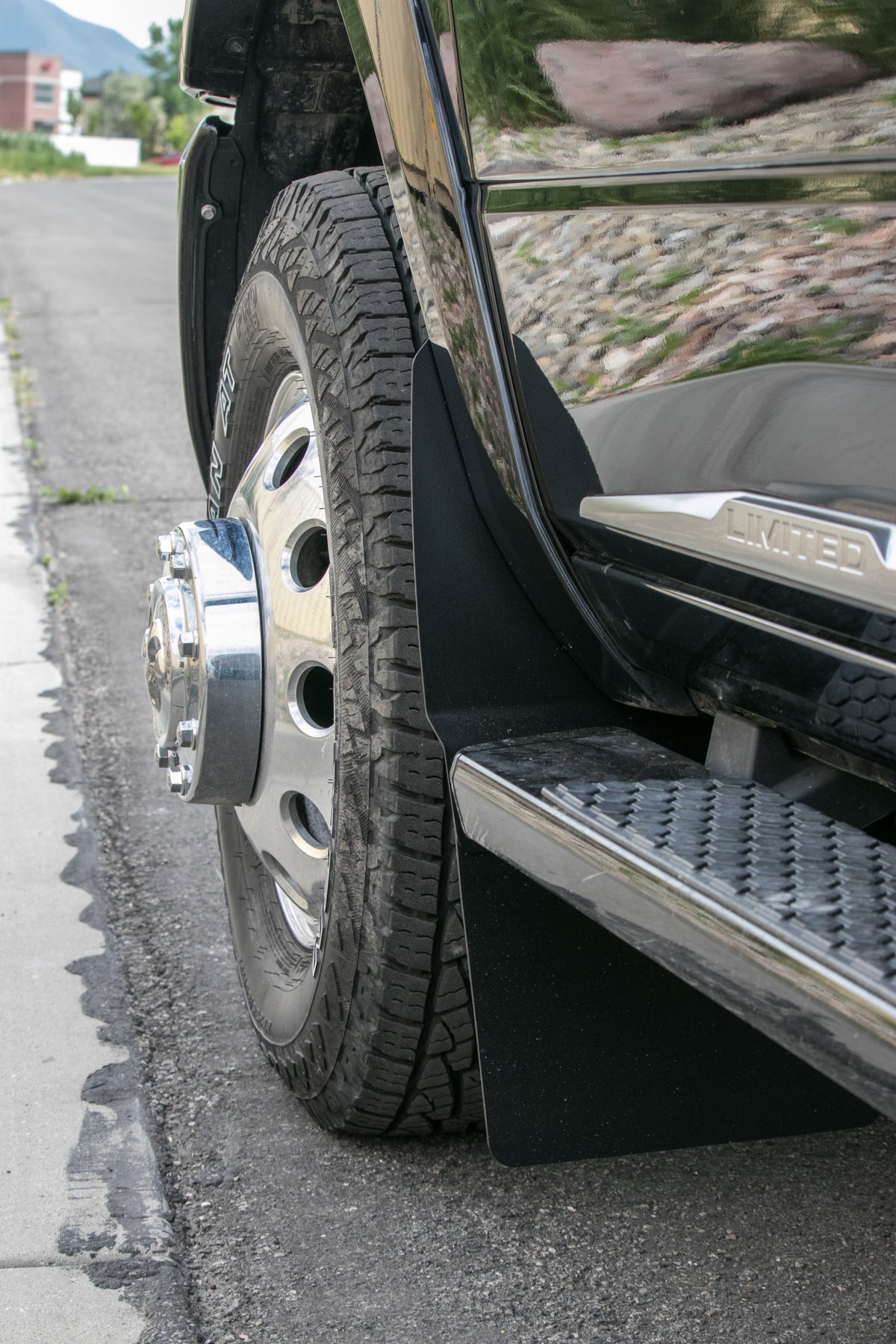 2017 Ram 3500HD featuring Rokblokz Step Back flaps in original size