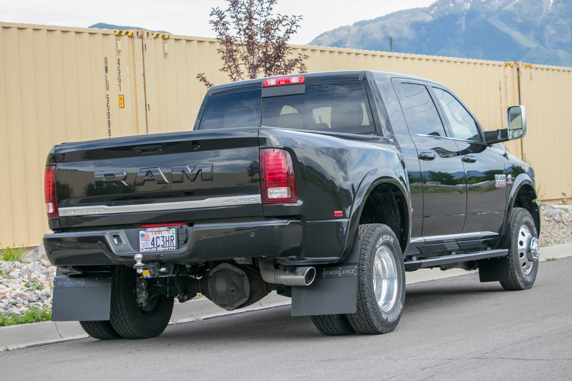 2017 Ram 3500HD featuring Rokblokz Step Back flaps in original size