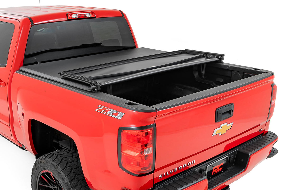 Soft Tri-Fold Bed Cover | 5&#39;9&quot; Bed | Chevy/GMC 1500 (14-18 &amp; Classic)