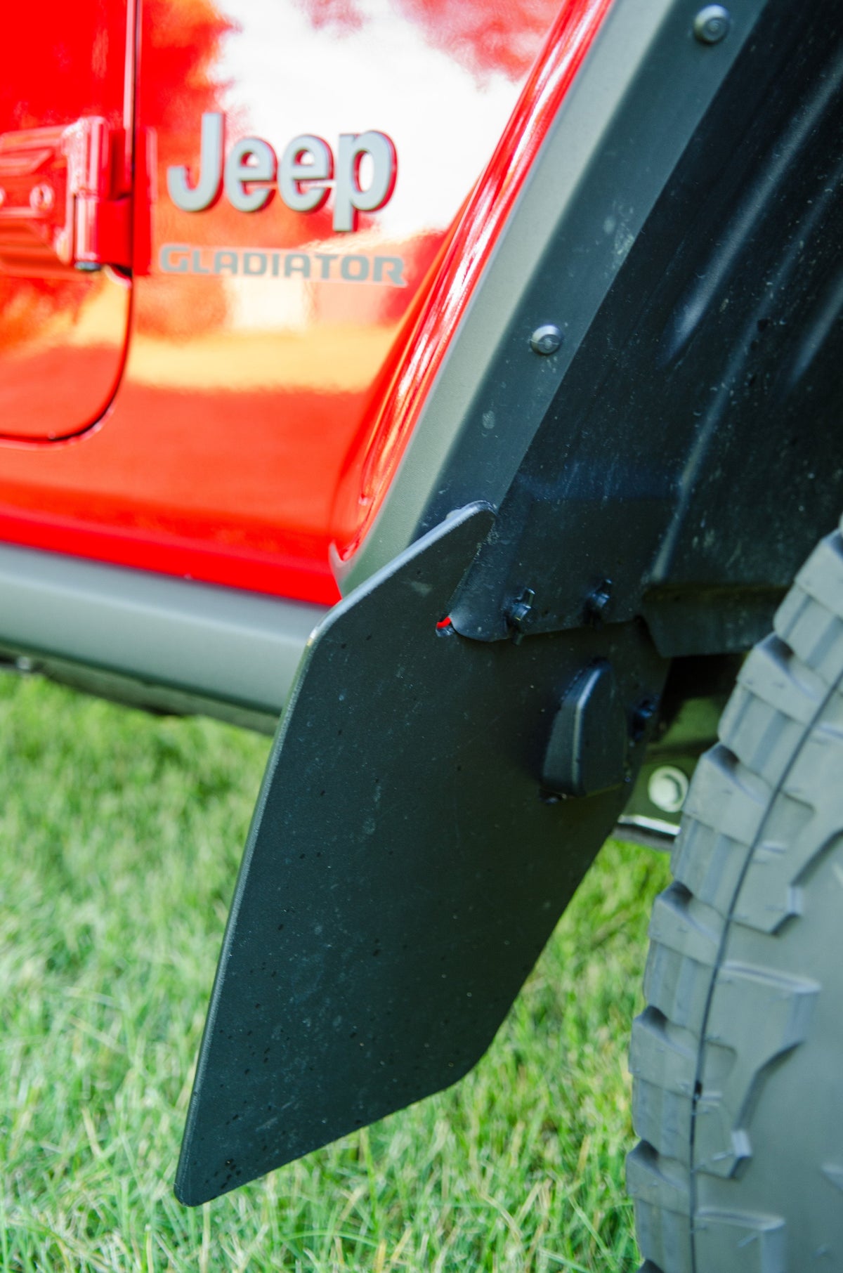 XL/ORIGINAL FLAPS FEATURED on 2020 Jeep Gladiator JT