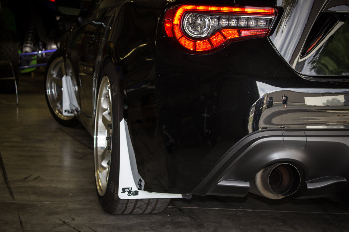 2018 Toyota 86 with White Rokblokz Mud Flaps