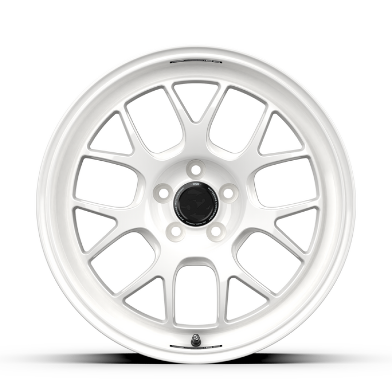 fifteen52 Apex RSR 18x9.5 5x114.3 38mm ET 73.1mm Center Bore Rally White - RSARW-89554+38