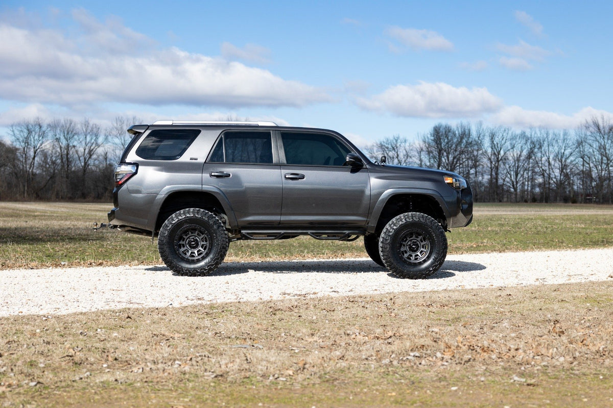 Rough Country 85 Series Wheel | Simulated Beadlock | Gunmetal Gray/Black | 17x9 | 6x5.5 | -12mm